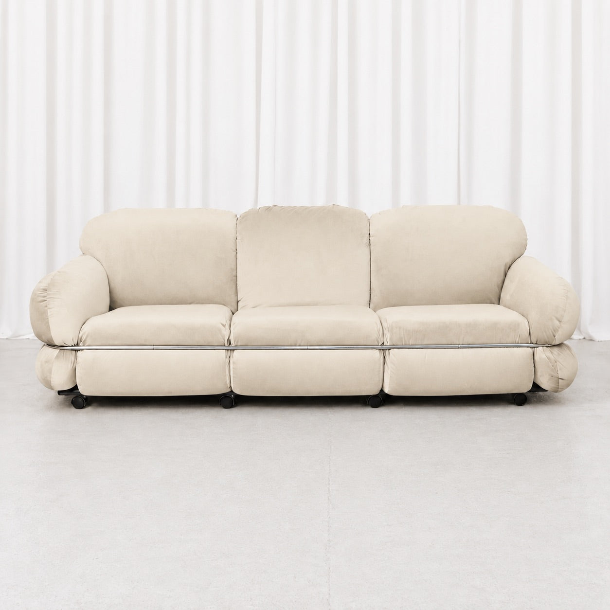 Hannibal sohva – Isku, Designed by Kurt Hvitsjö ja Custom Upholstery