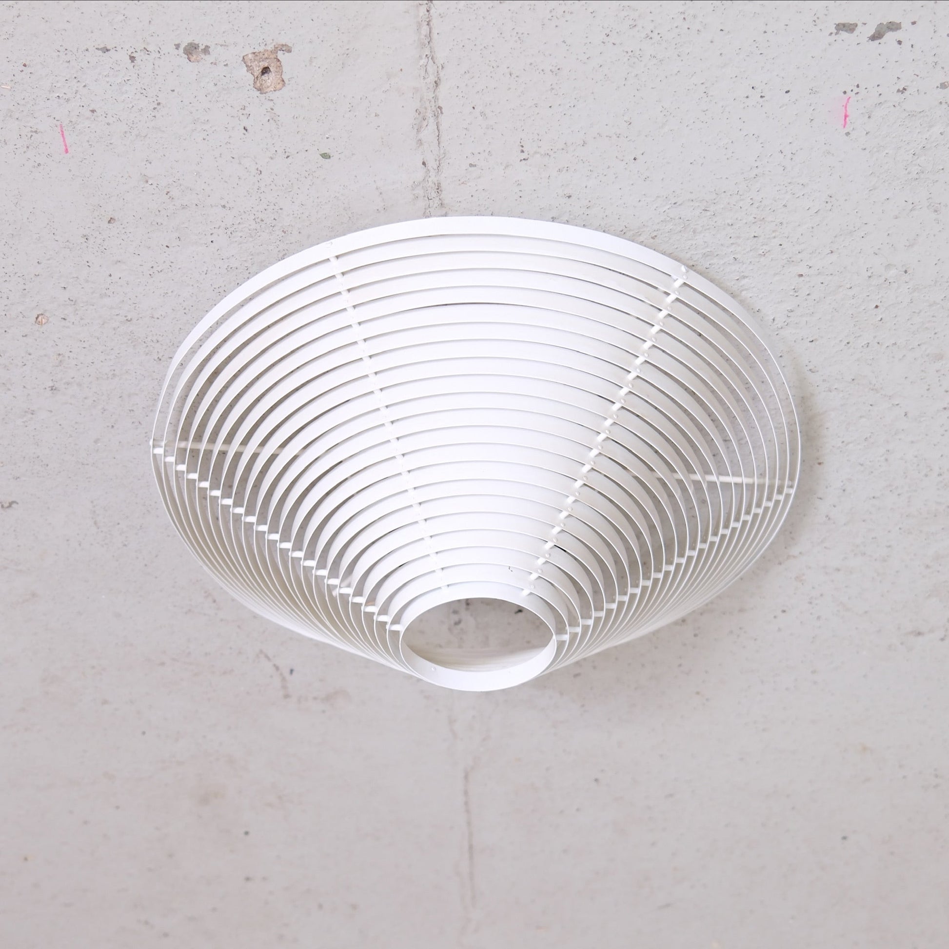 Vintage Alvar Aalto A622A ceiling lamp produced by Valaisinpaja Oy in Finland. White layered metal shade in good vintage condition.