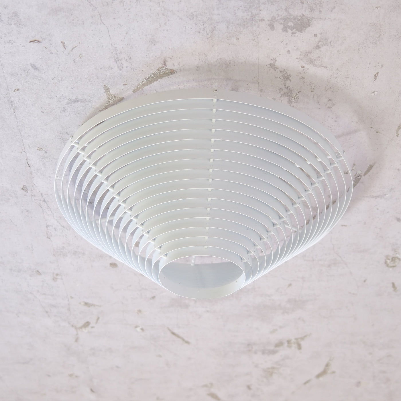 Vintage Alvar Aalto A622B ceiling lamp produced by Valaisinpaja Oy. Classic layered Finnish design lighting with E27 socket. Worldwide shipping available.