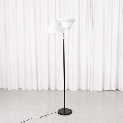 1970s Alvar Aalto A810 floor lamp by Valaisinpaja. Black stem, brass details and white shade. Very clean vintage condition.