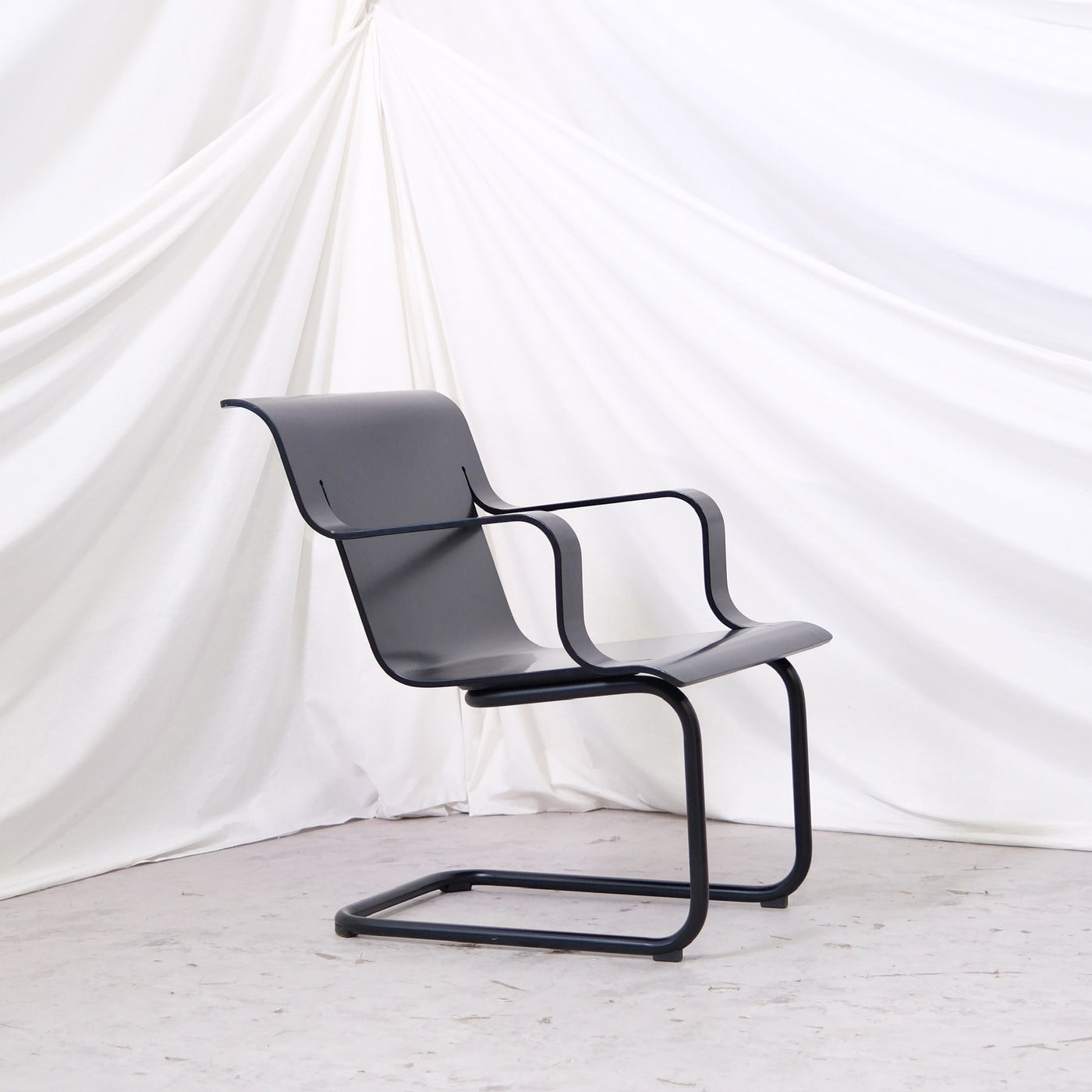 Alvar Aalto Artek Armchair 26 from 2015 in all black finish. Bent birch seat with black tubular steel base. Iconic Finnish modern lounge chair. Worldwide shipping available.