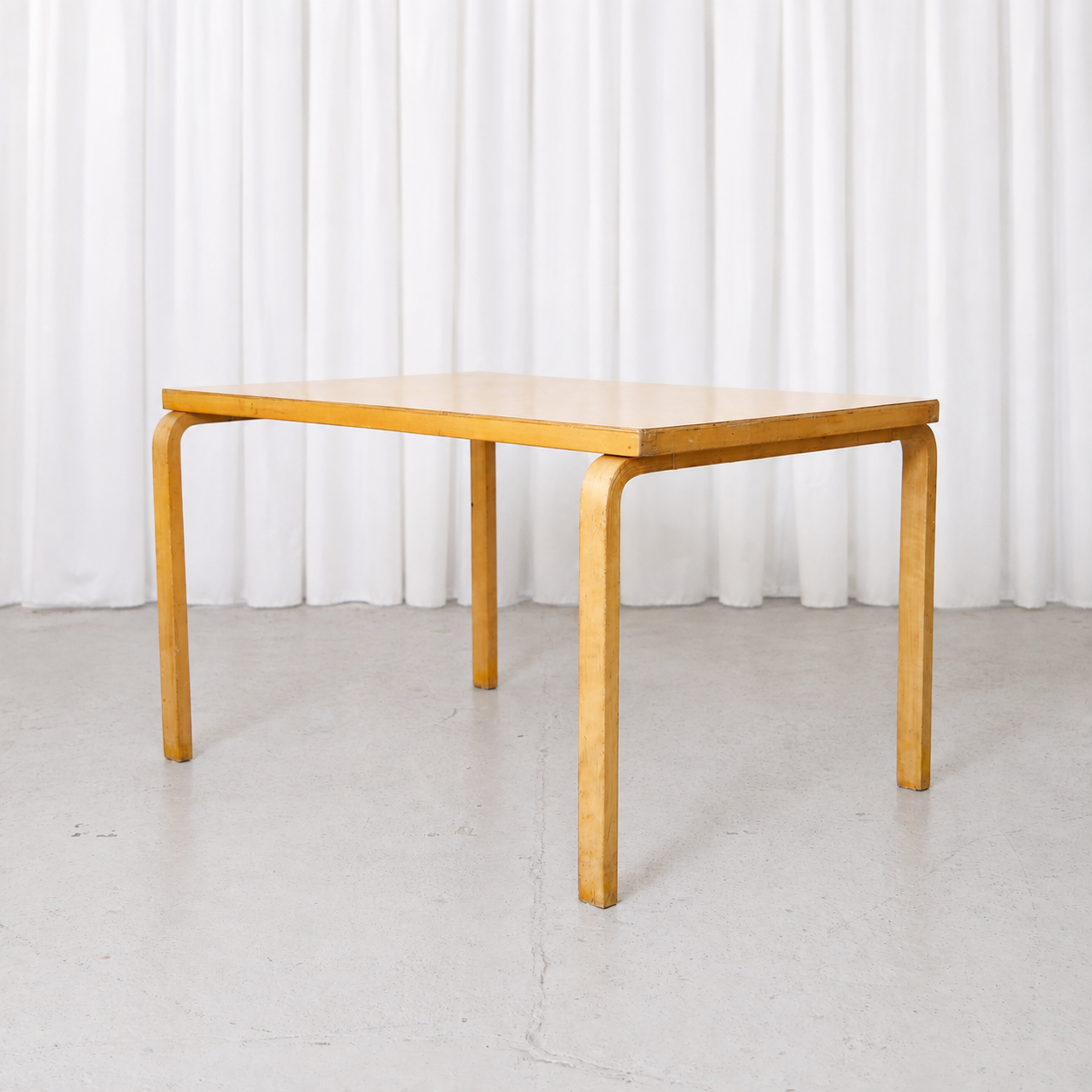 Vintage Alvar Aalto dining table for Artek in birch, dating from the 1940s with early finger-joint construction and a later surface finish