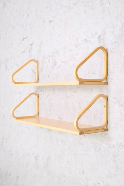 Original Alvar Aalto Wall Shelf 112B for Artek in birch. Functional modernist design, light and organic. Worldwide shipping available.