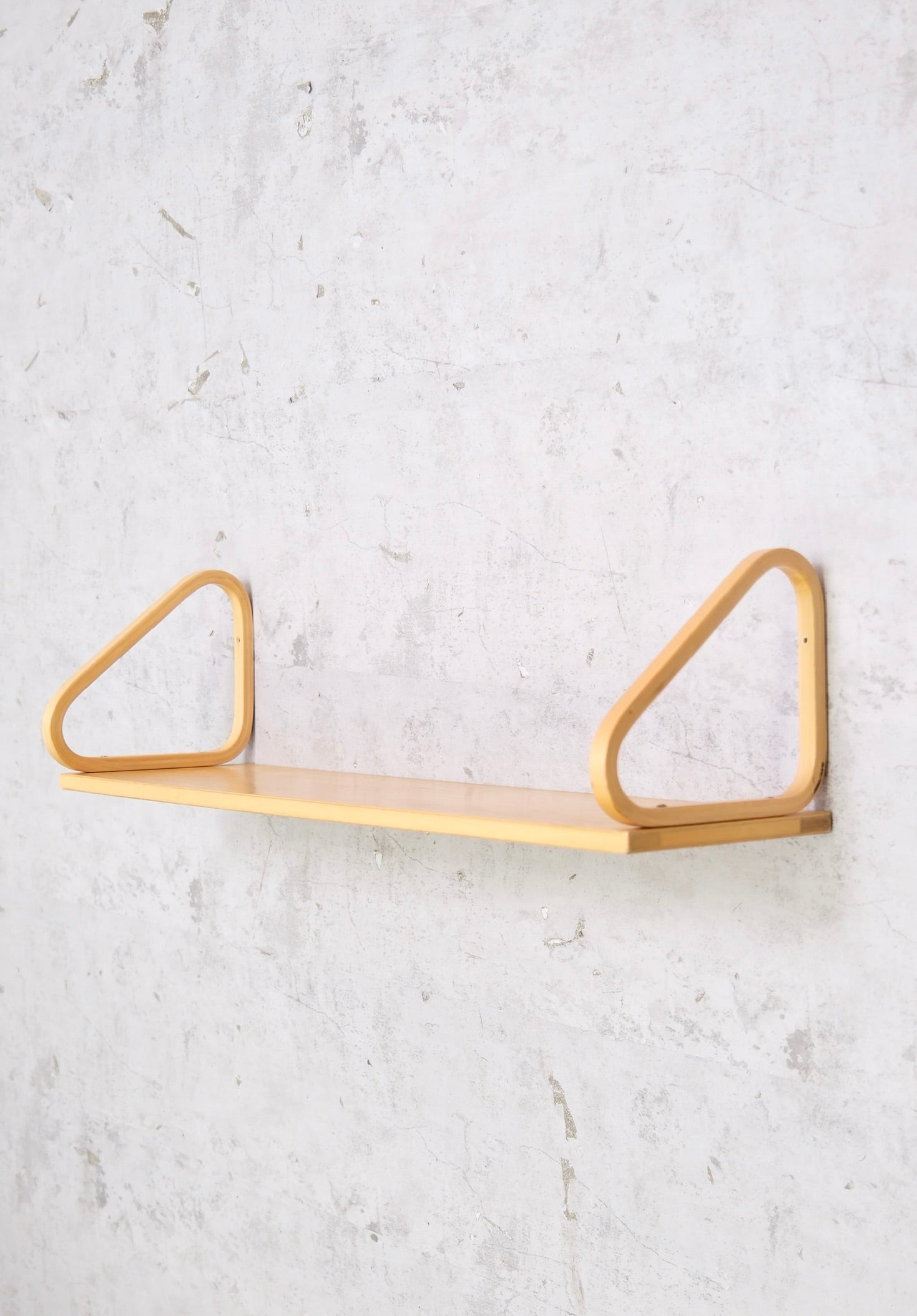 Artek 112B shelf by Alvar Aalto. Birch wall shelf with beautiful patina and good condition. Authentic Scandinavian modern design from Finland.
