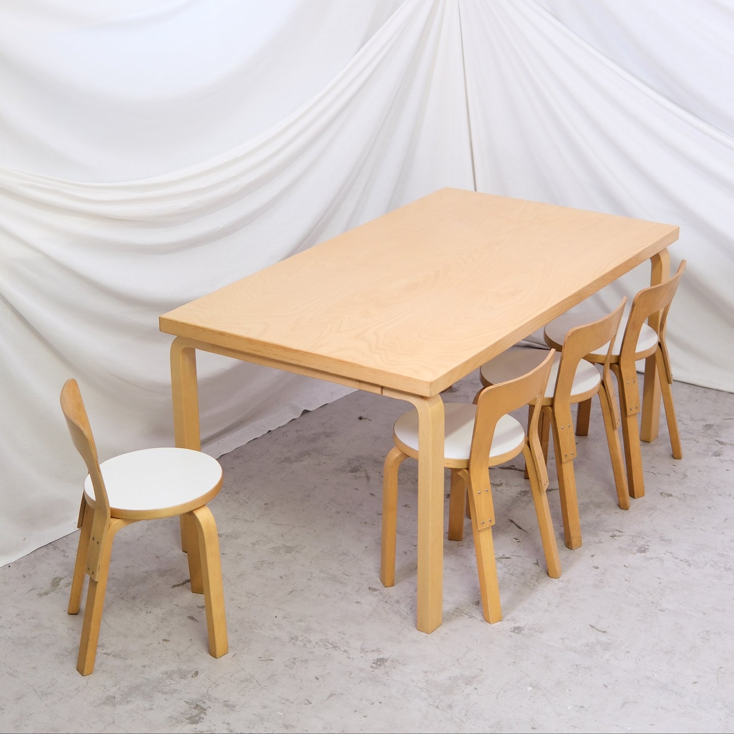 Vintage Artek 82A table by Alvar Aalto in birch. Size 150 x 80 cm. Clean look with light wear. Available in Helsinki with worldwide shipping and delivery in Finland.