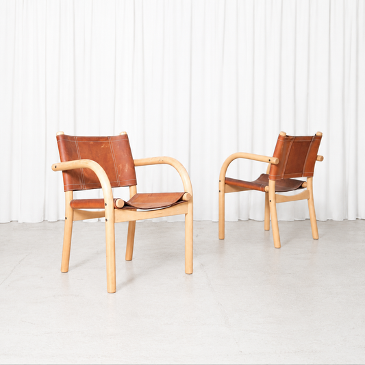 Model 411 leather armchair designed by Ben af Schulten for Artek in the 1970s. Bent birch frame, cognac leather and authentic vintage patina.