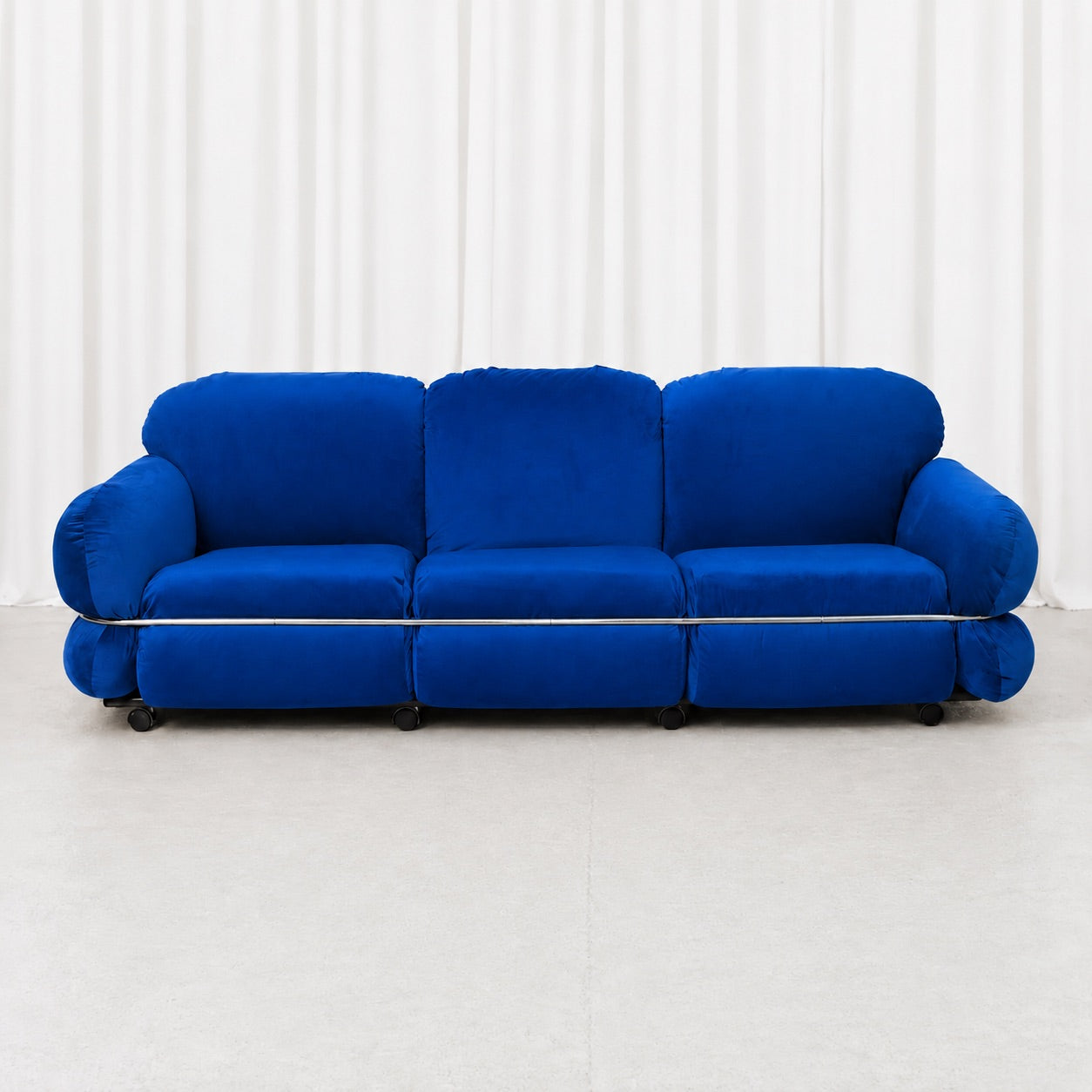 Hannibal sohva – Isku, Designed by Kurt Hvitsjö ja Custom Upholstery