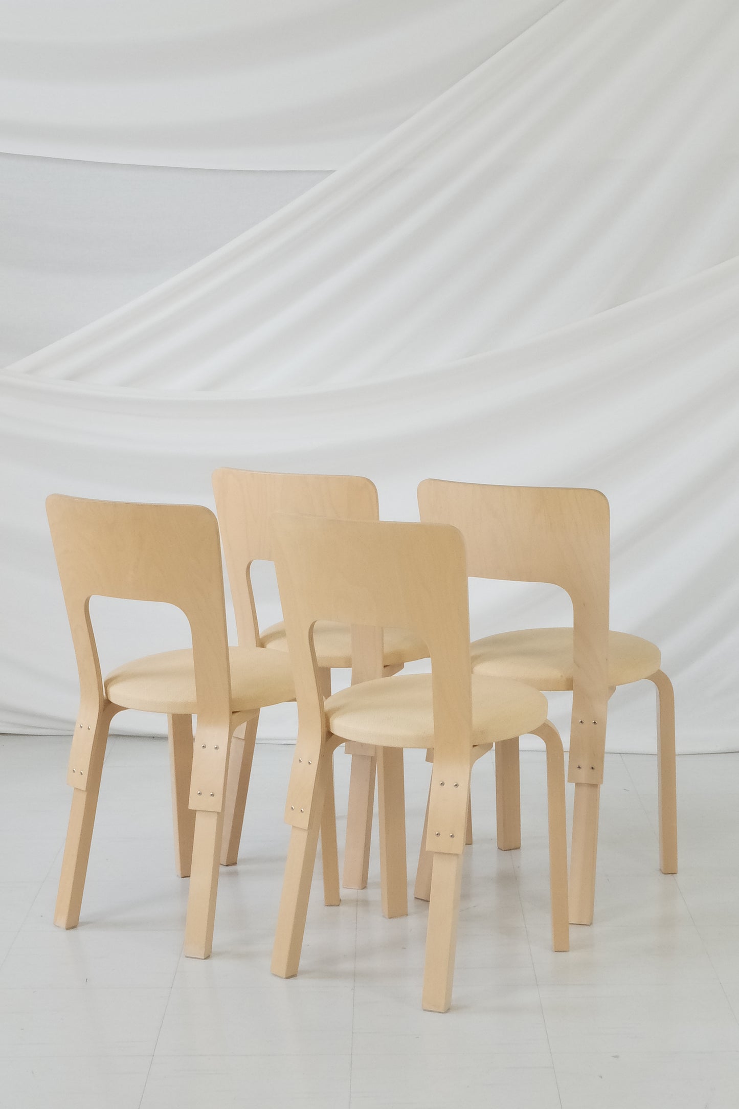 Niinikangas 실내 장식이 포함된 Artek 66 의자