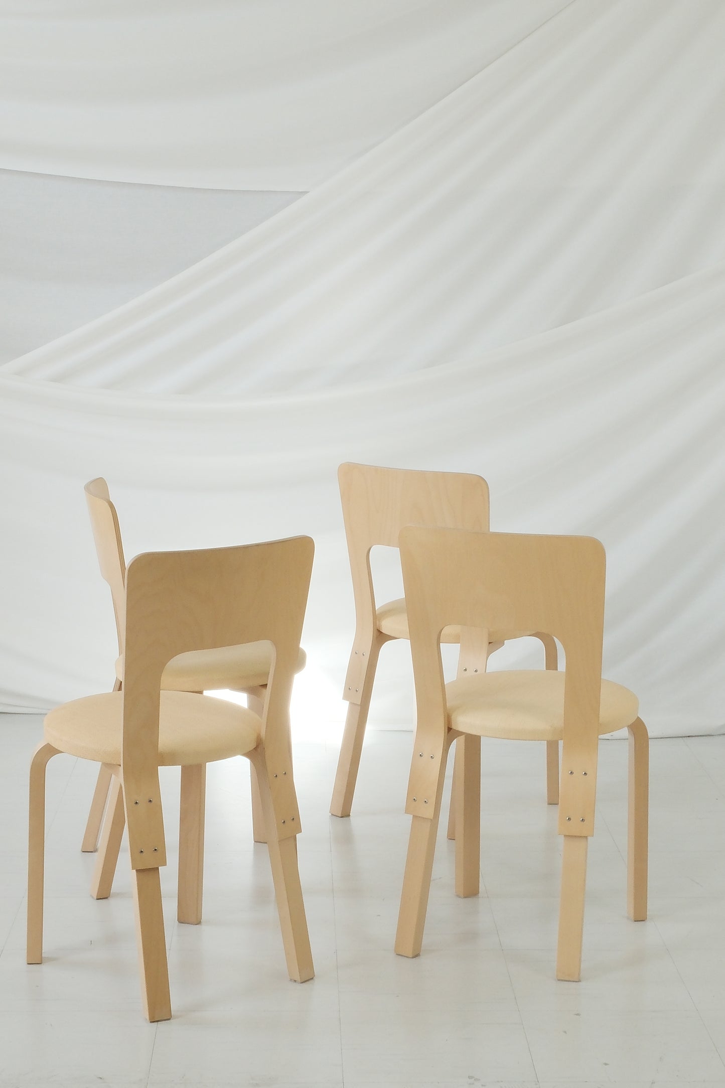 Niinikangas 실내 장식이 포함된 Artek 66 의자
