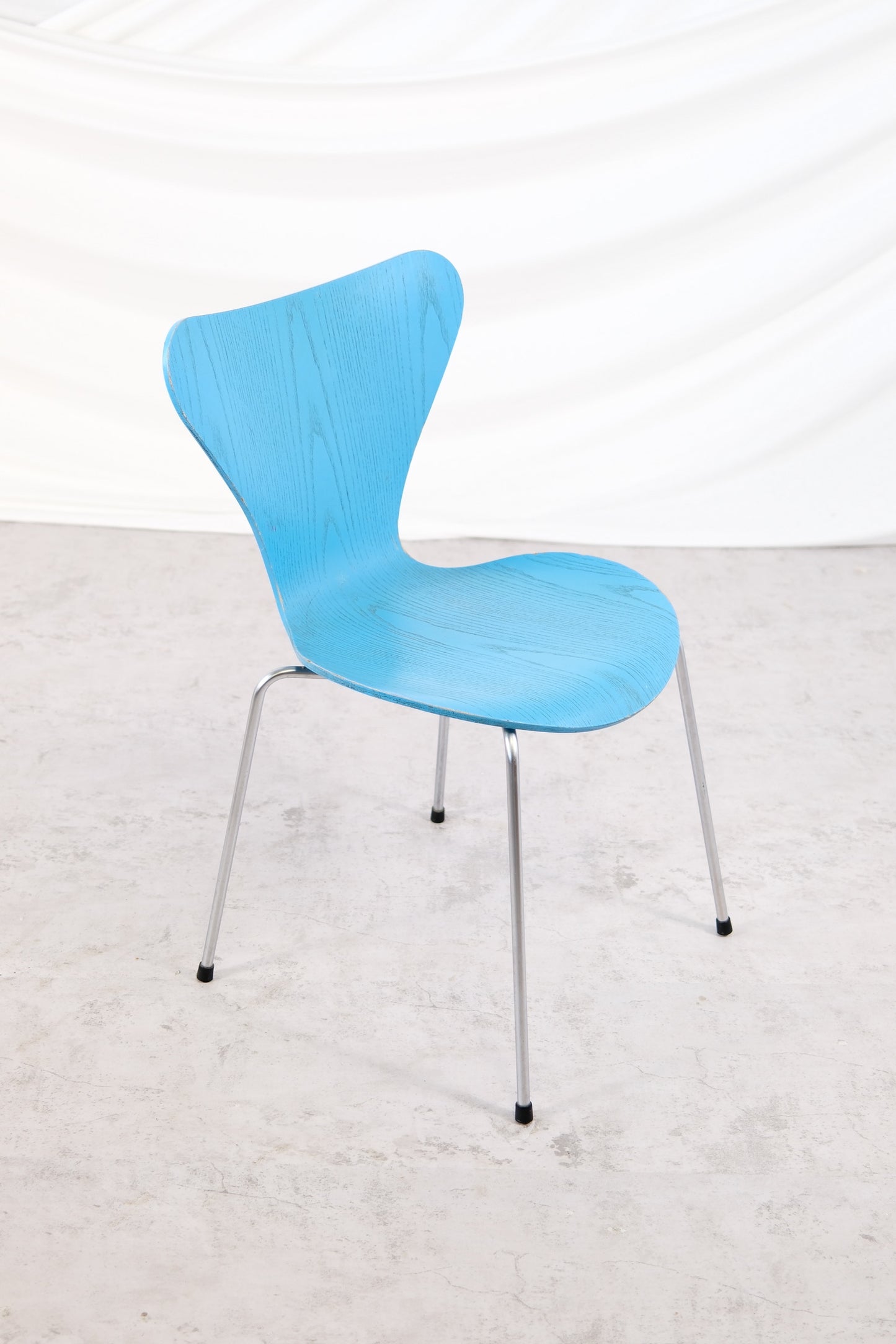 Fritz Hansen Series 7 Chairs – Arne Jacobsen, Multicolor