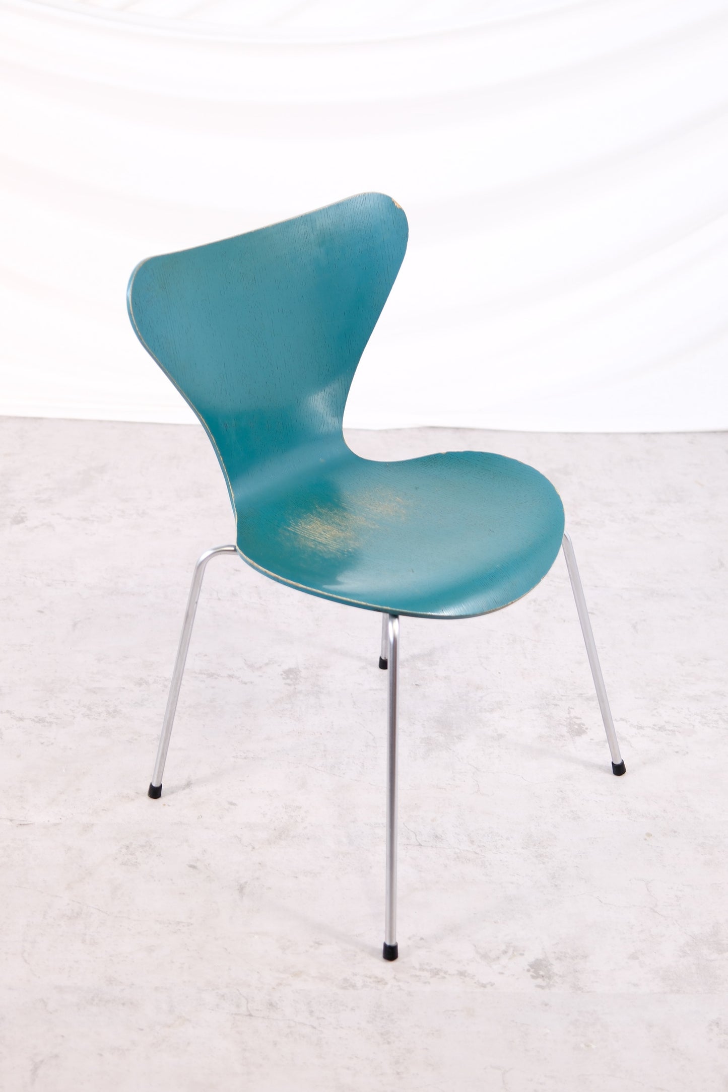 Fritz Hansen Series 7 Chairs – Arne Jacobsen, Multicolor