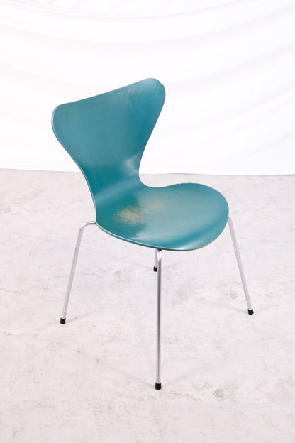 Fritz Hansen Series 7 Chairs – Arne Jacobsen, Multicolor