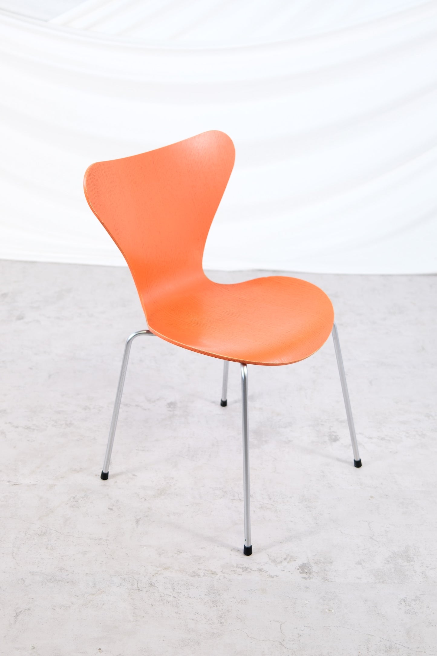 Fritz Hansen Series 7 Chairs – Arne Jacobsen, Multicolor