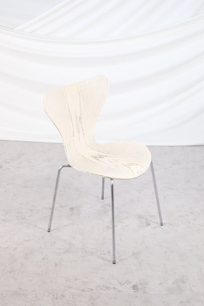Fritz Hansen Series 7 Chairs – Arne Jacobsen, Multicolor