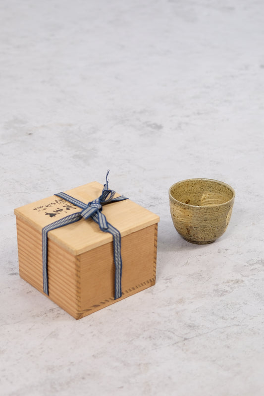 Kutani-yaki Chawan by Nitta Kunihiko, Tokuyama Kiln (with Tomobako)