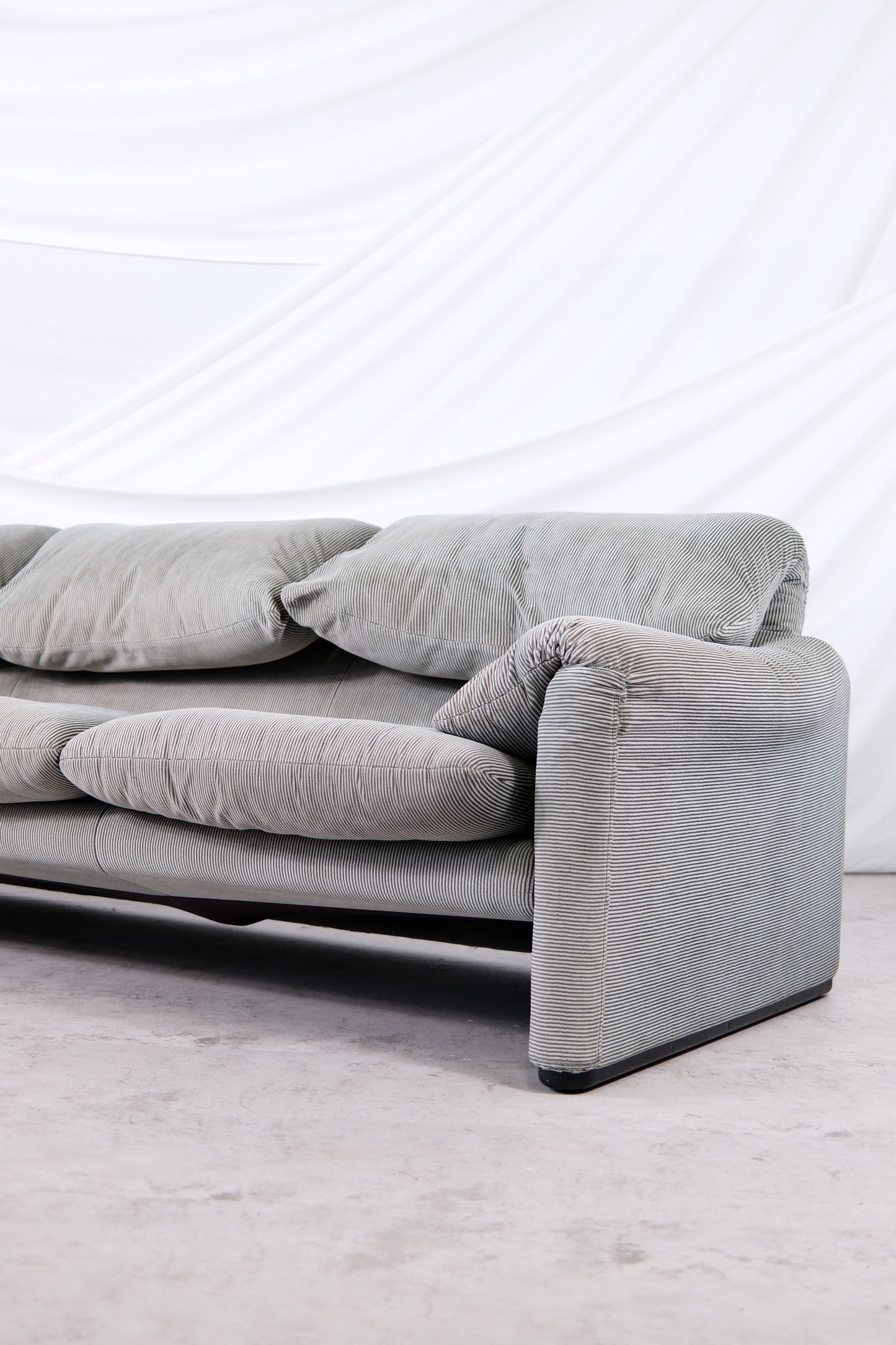 Maralunga Sofa by Vico Magistretti for Cassina