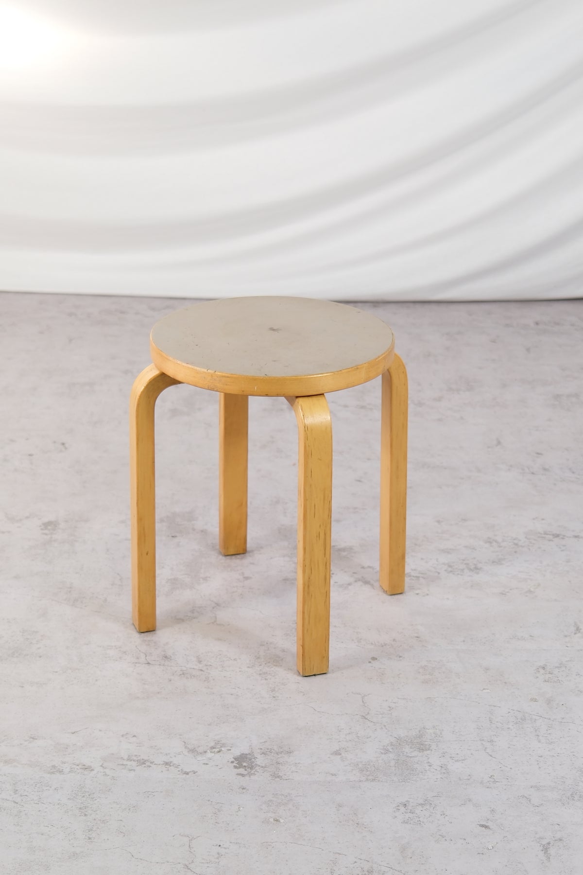 Artek E60 Stool - Grey Linoleum, 1980s – Pino Interiors