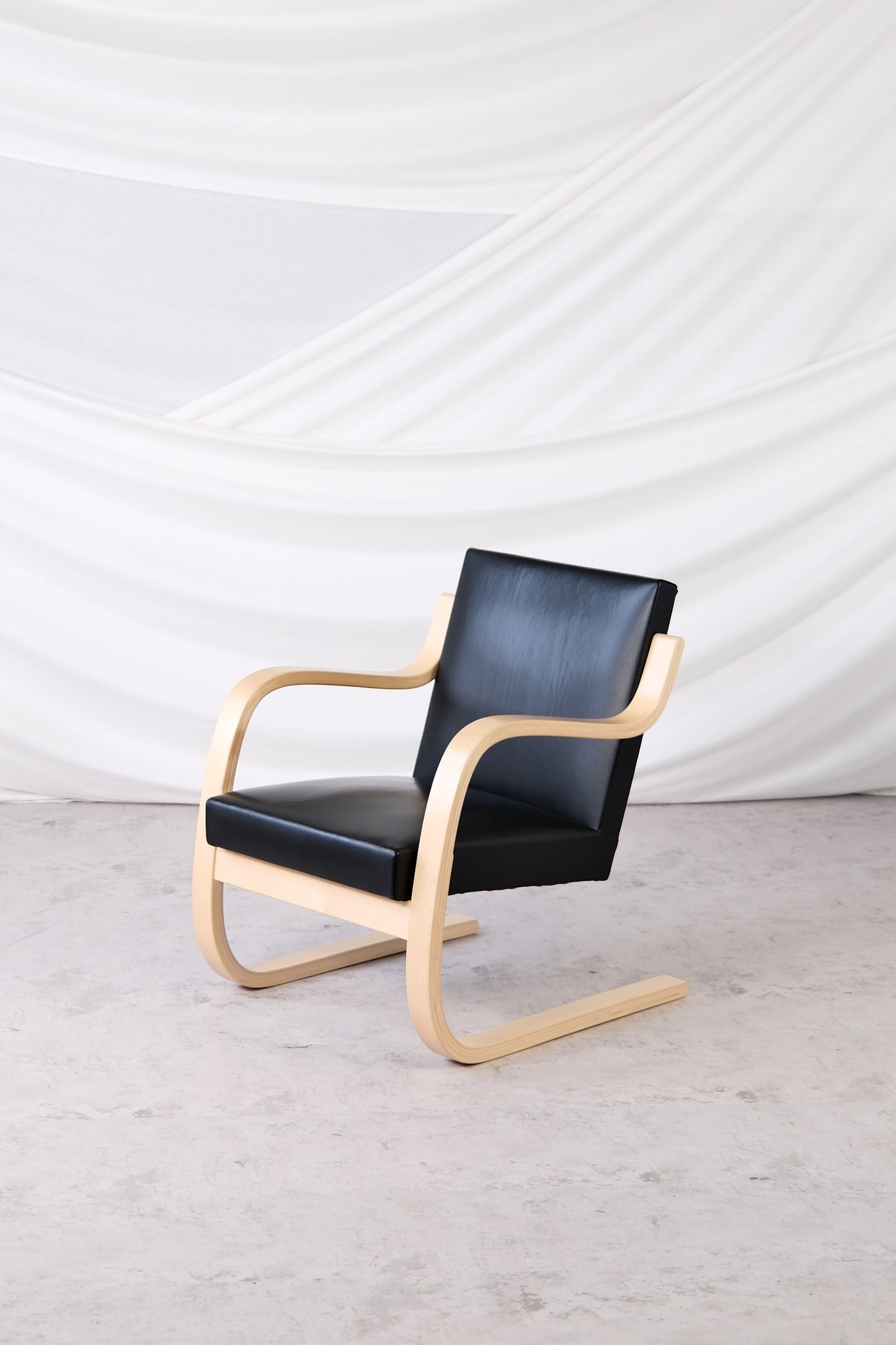 Artek 402 Armchair Black Leather