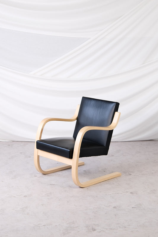 Artek 402 Armchair Black Leather