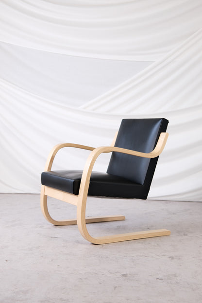 Artek 402 Armchair Black Leather