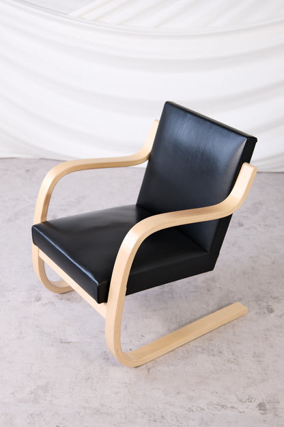 Artek 402 Armchair Black Leather