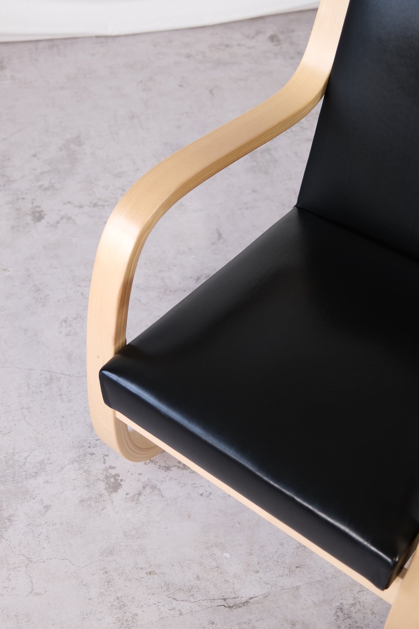 Artek 402 Armchair Black Leather