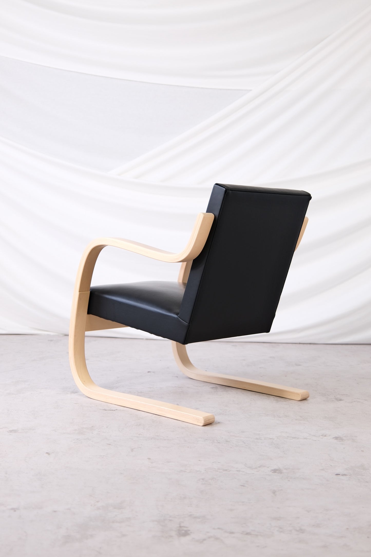 Artek 402 Armchair Black Leather