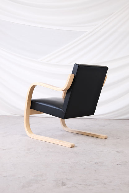 Artek 402 Armchair Black Leather