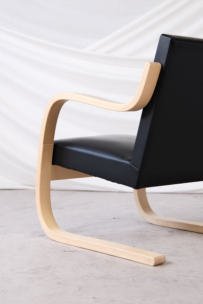 Artek 402 Armchair Black Leather