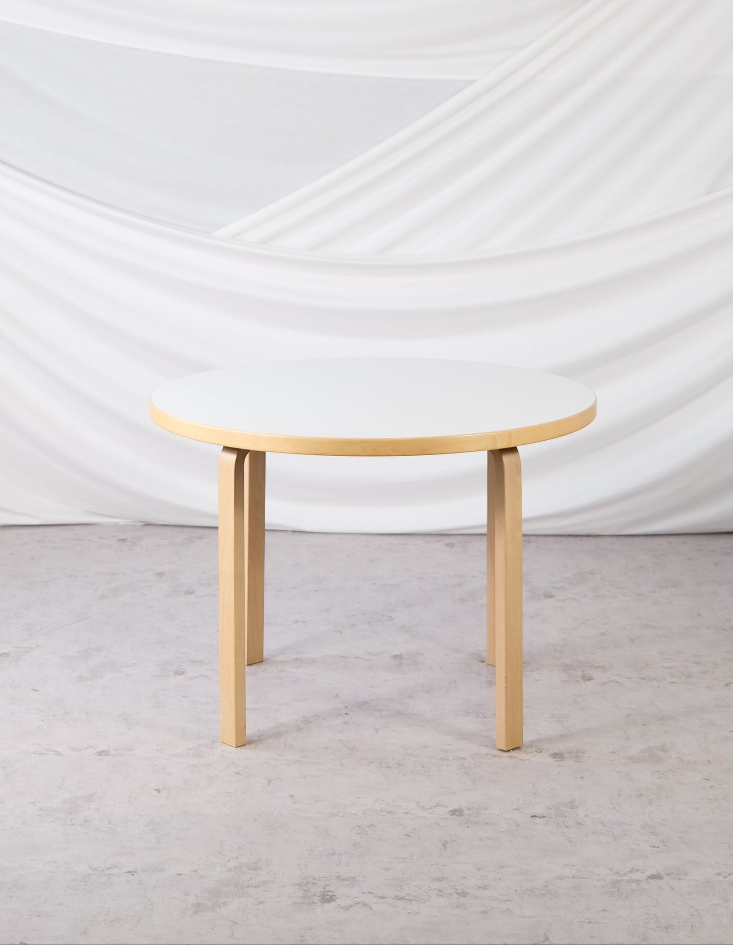 Artek 90A round table by Alvar Aalto in white laminate and birch