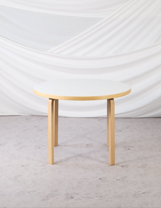 Artek 90A round table by Alvar Aalto in white laminate and birch