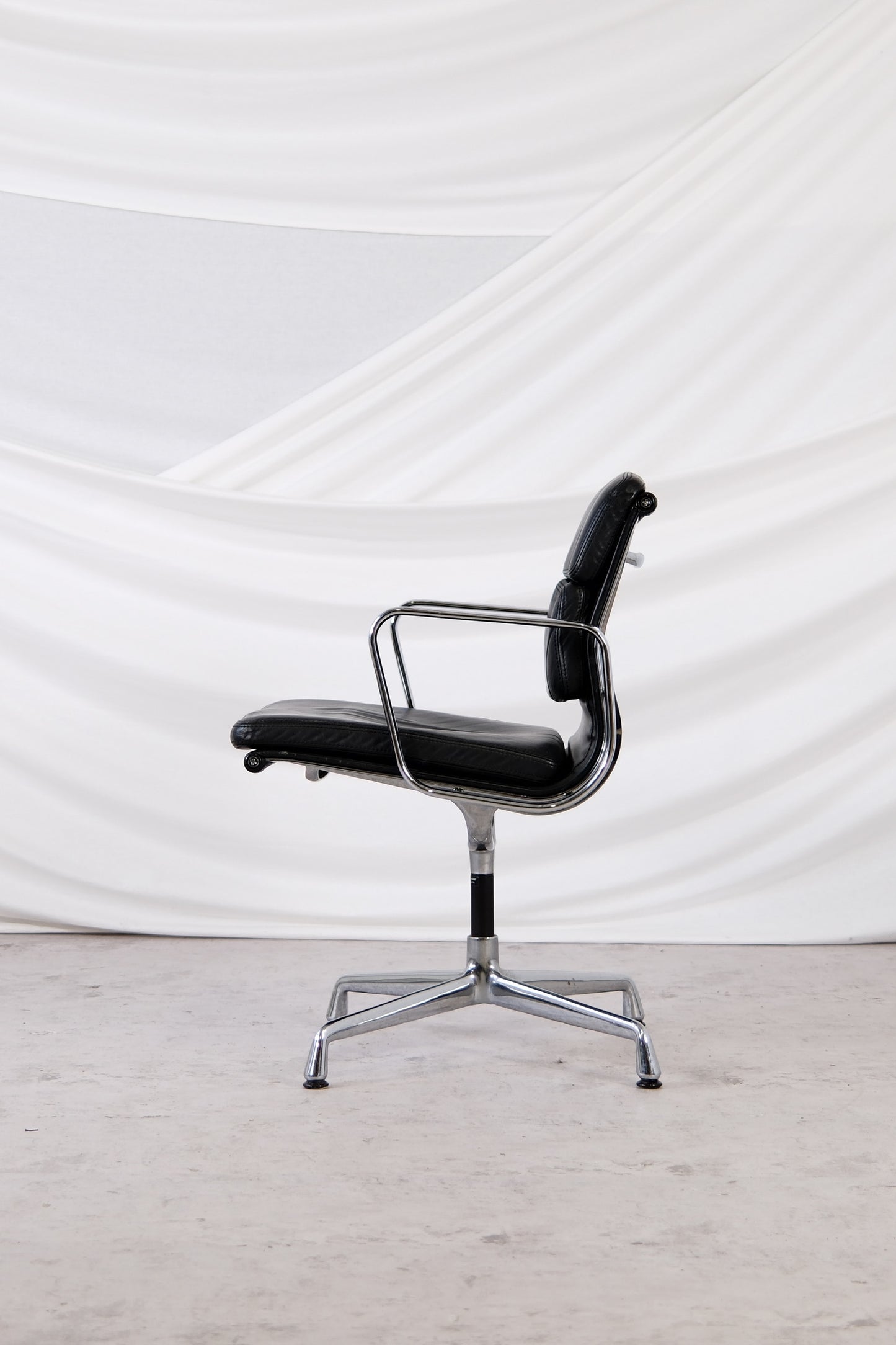 Charles & Ray Eames EA208 Soft Pad Chair for Herman Miller