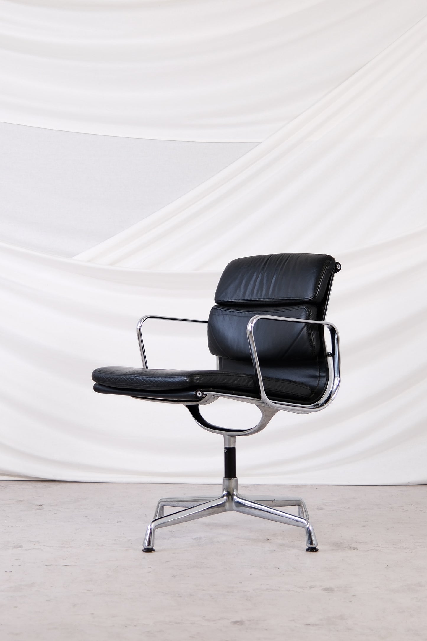 Charles & Ray Eames EA208 Soft Pad Chair for Herman Miller