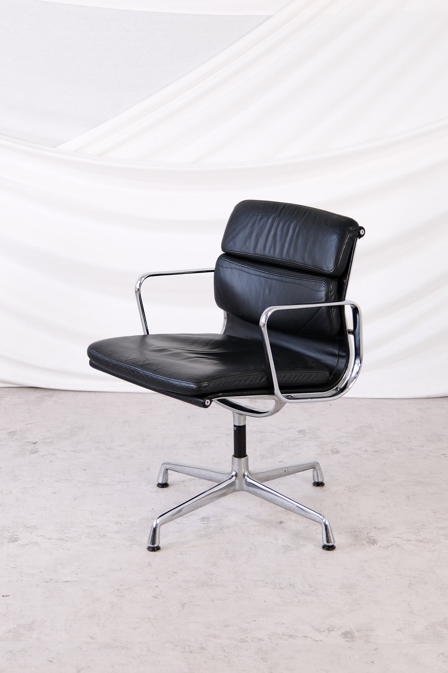 Charles & Ray Eames EA208 Soft Pad Chair for Herman Miller