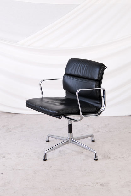 Charles & Ray Eames EA208 Soft Pad Chair for Herman Miller