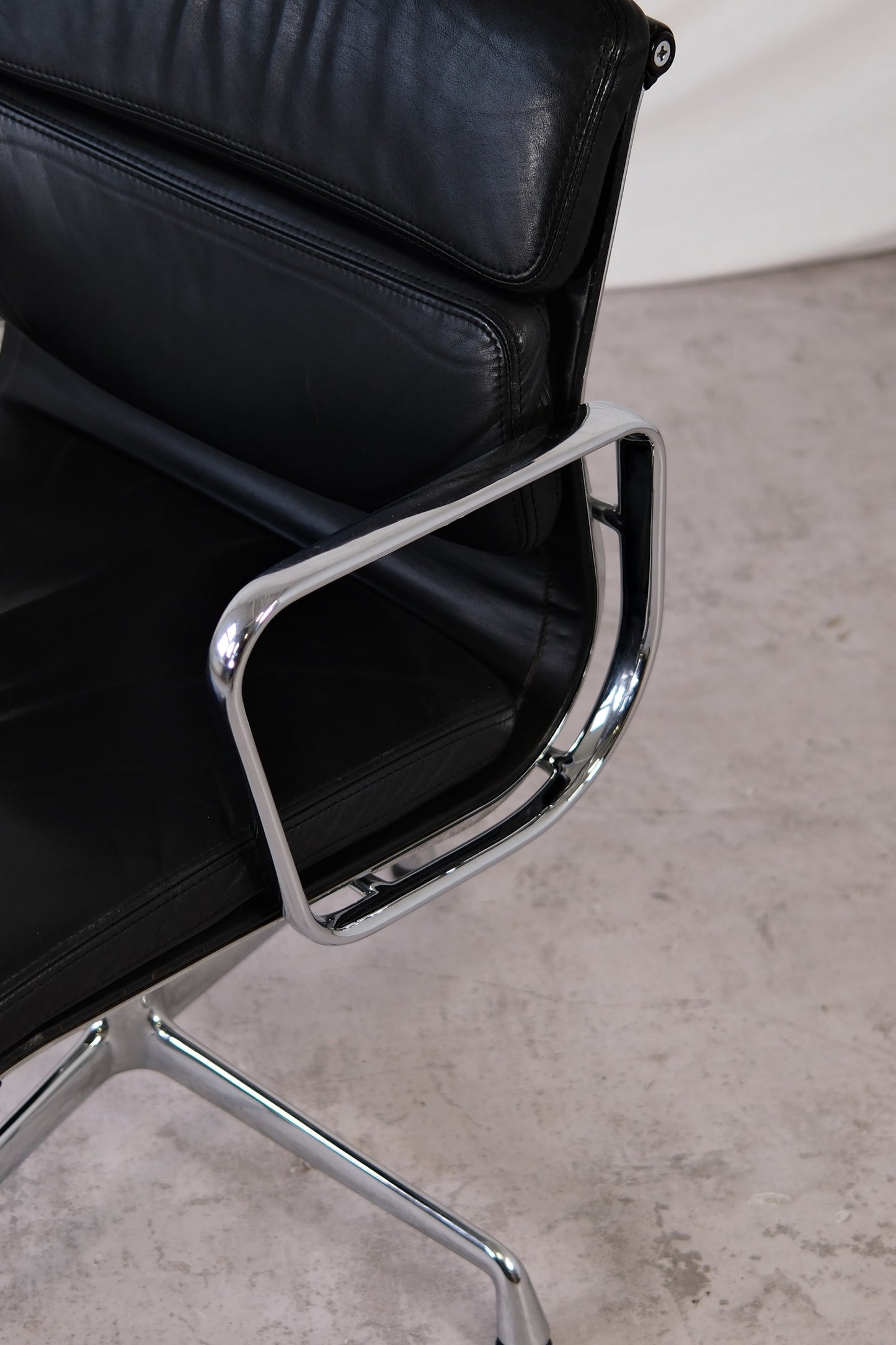 Charles & Ray Eames EA208 Soft Pad Chair for Herman Miller