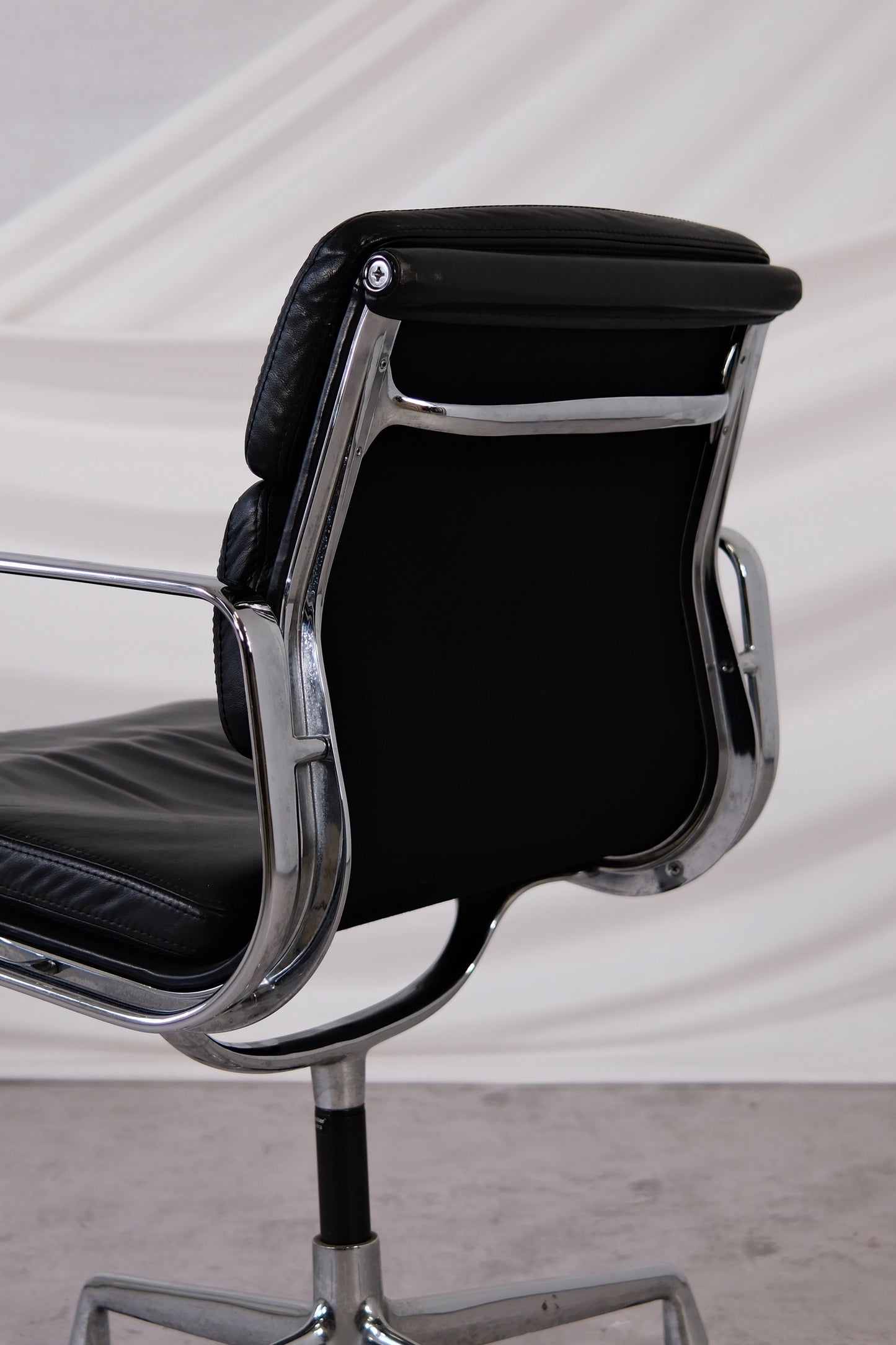 Charles & Ray Eames EA208 Soft Pad Chair for Herman Miller