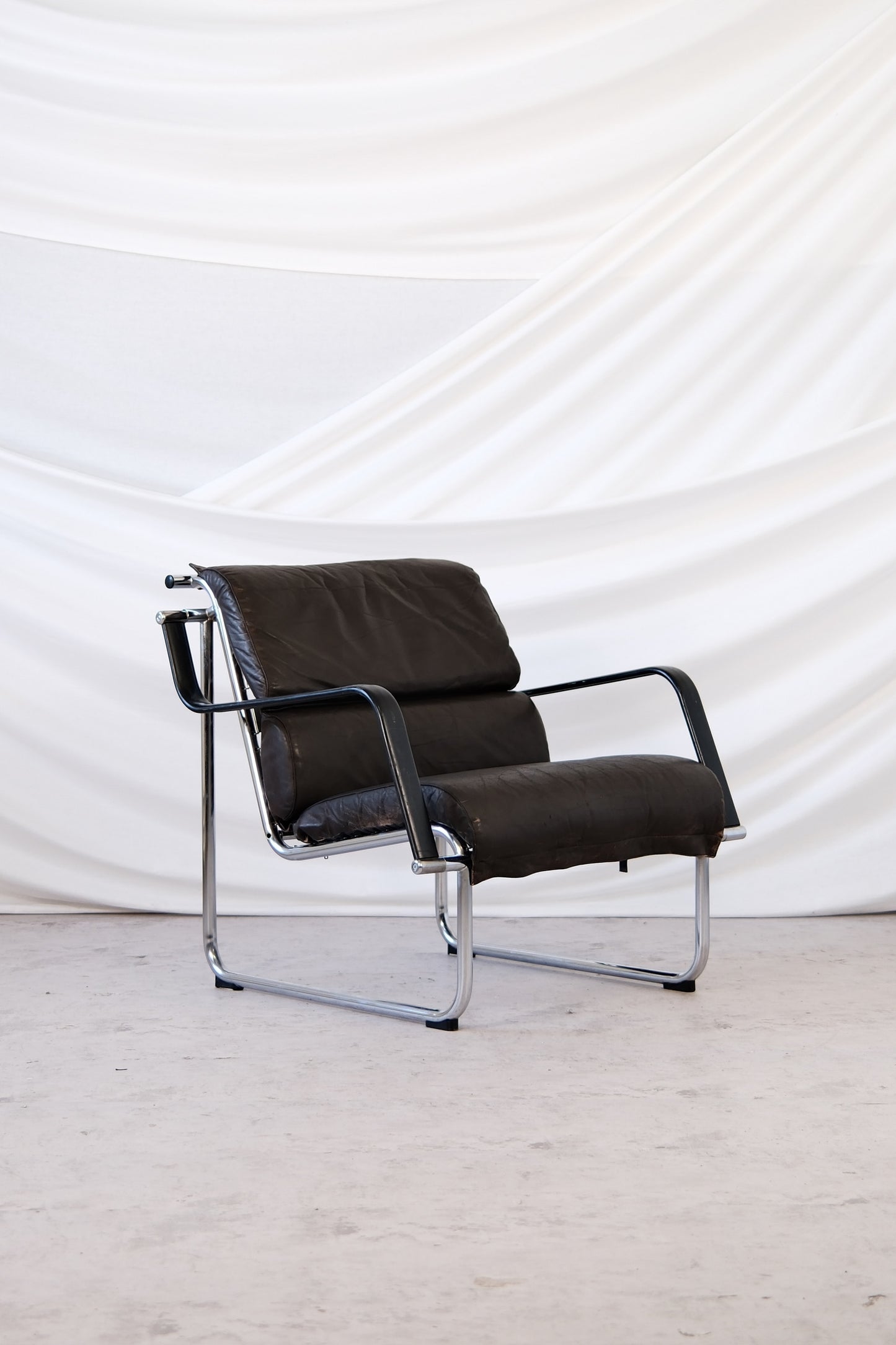 Remmi armchair by Yrjö Kukkapuro for Avarte in brown leather upholstery with chrome frame, Finnish design classic
