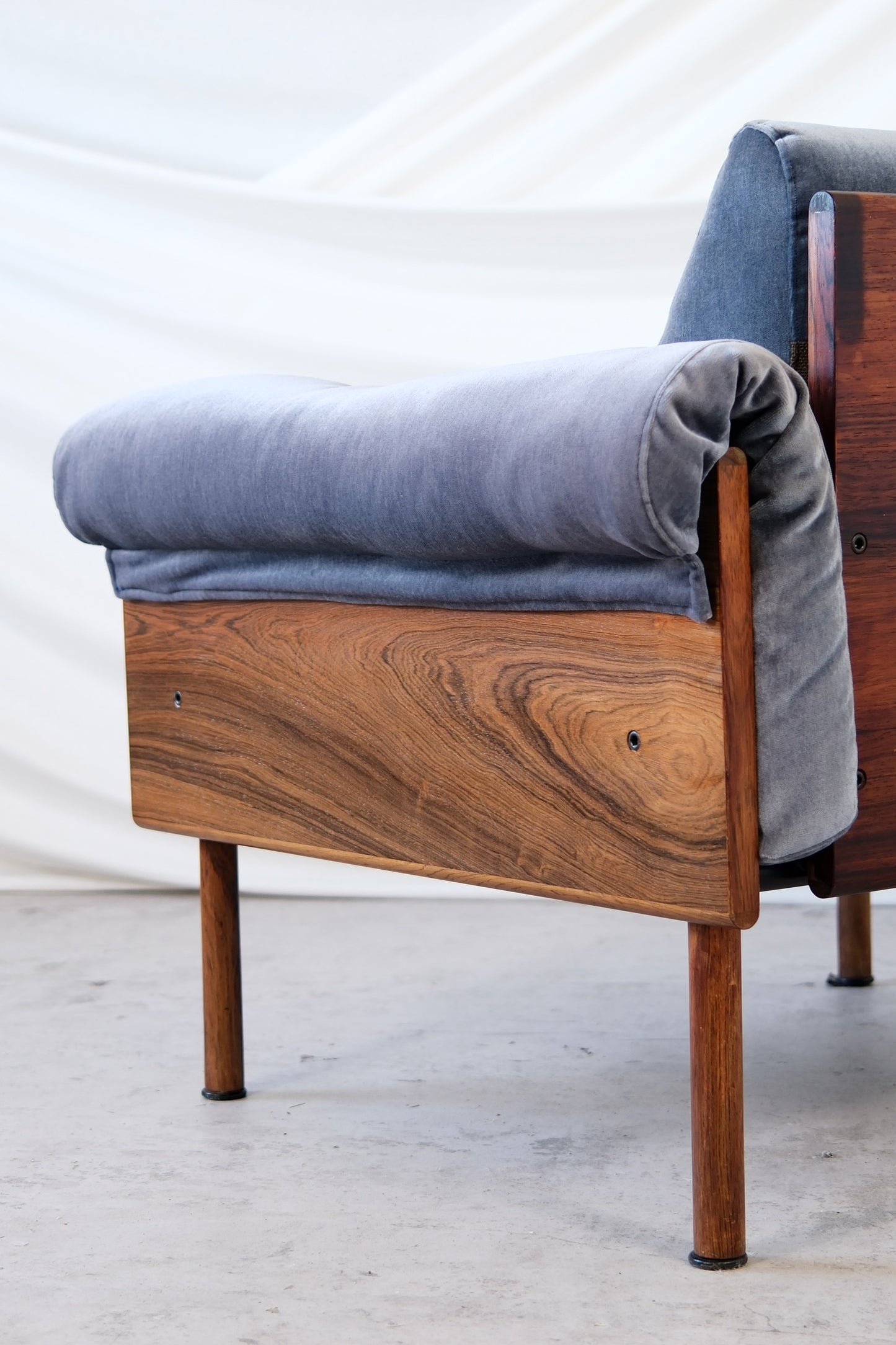 Yrjö Kukkapuro Ateljee Armchair for Haimi (blue velvet)