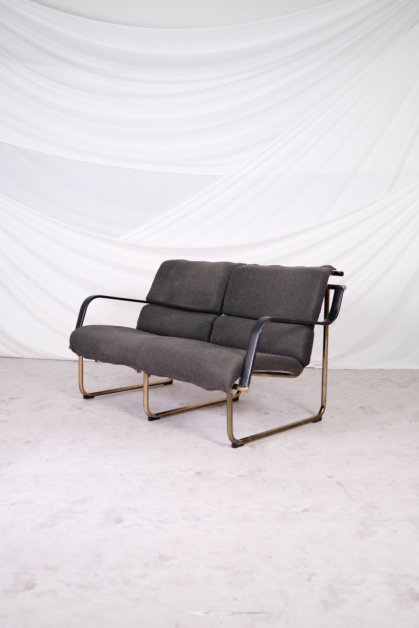 Yrjö Kukkapuro Remmi 2人掛けソファ (クヴァドラ生地)