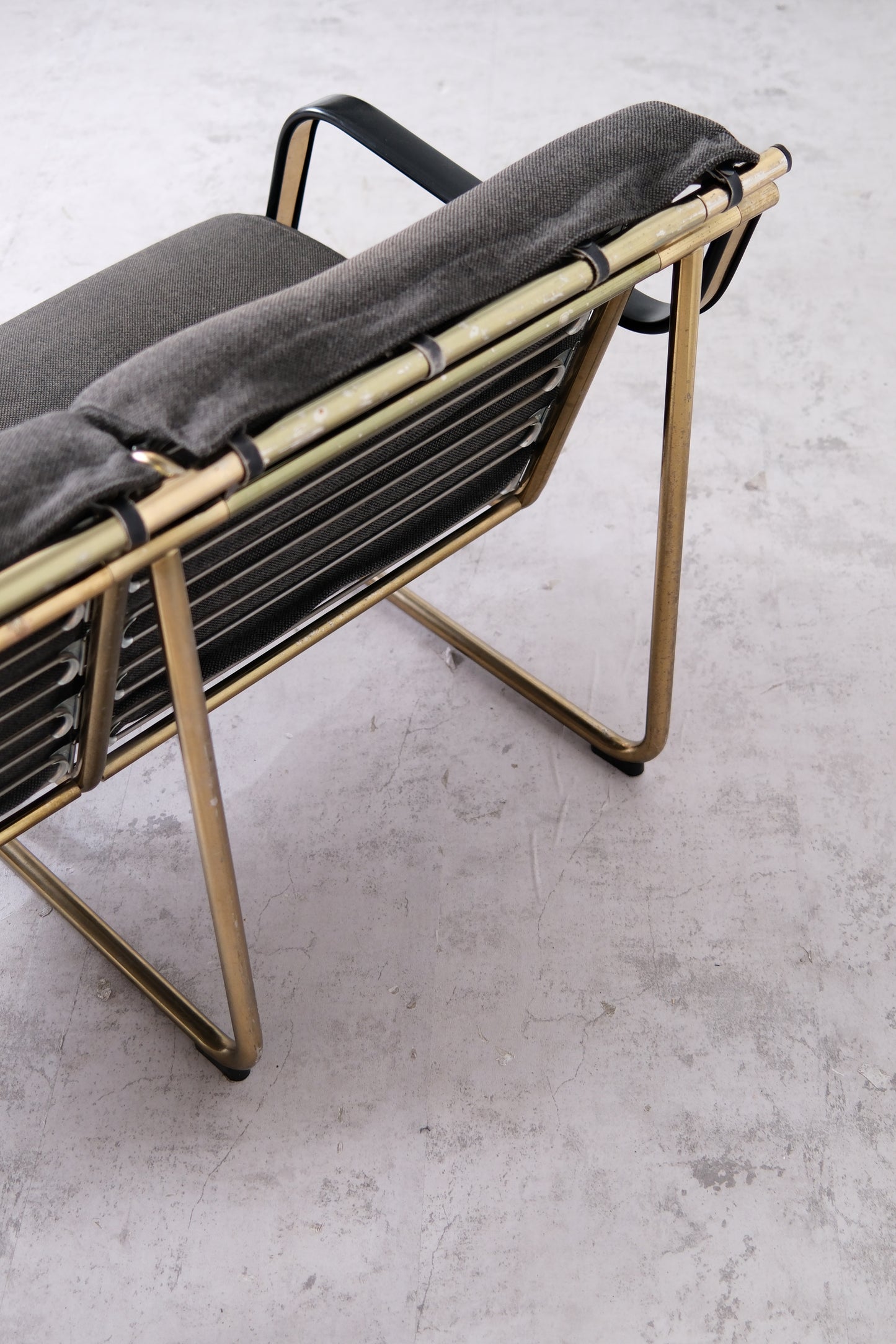 Yrjö Kukkapuro Remmi 2人掛けソファ (クヴァドラ生地)