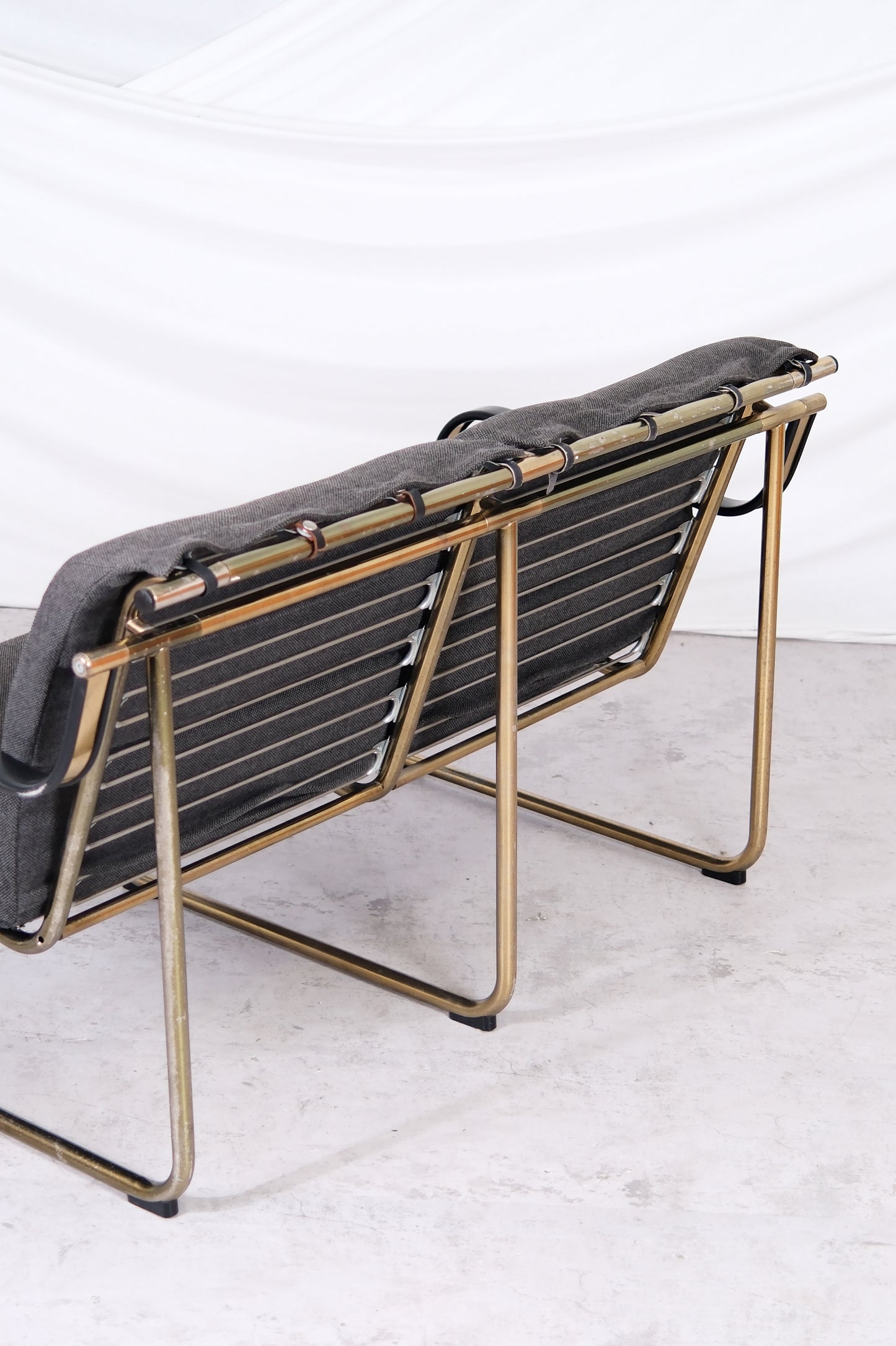 Yrjö Kukkapuro Remmi 2人掛けソファ (クヴァドラ生地)