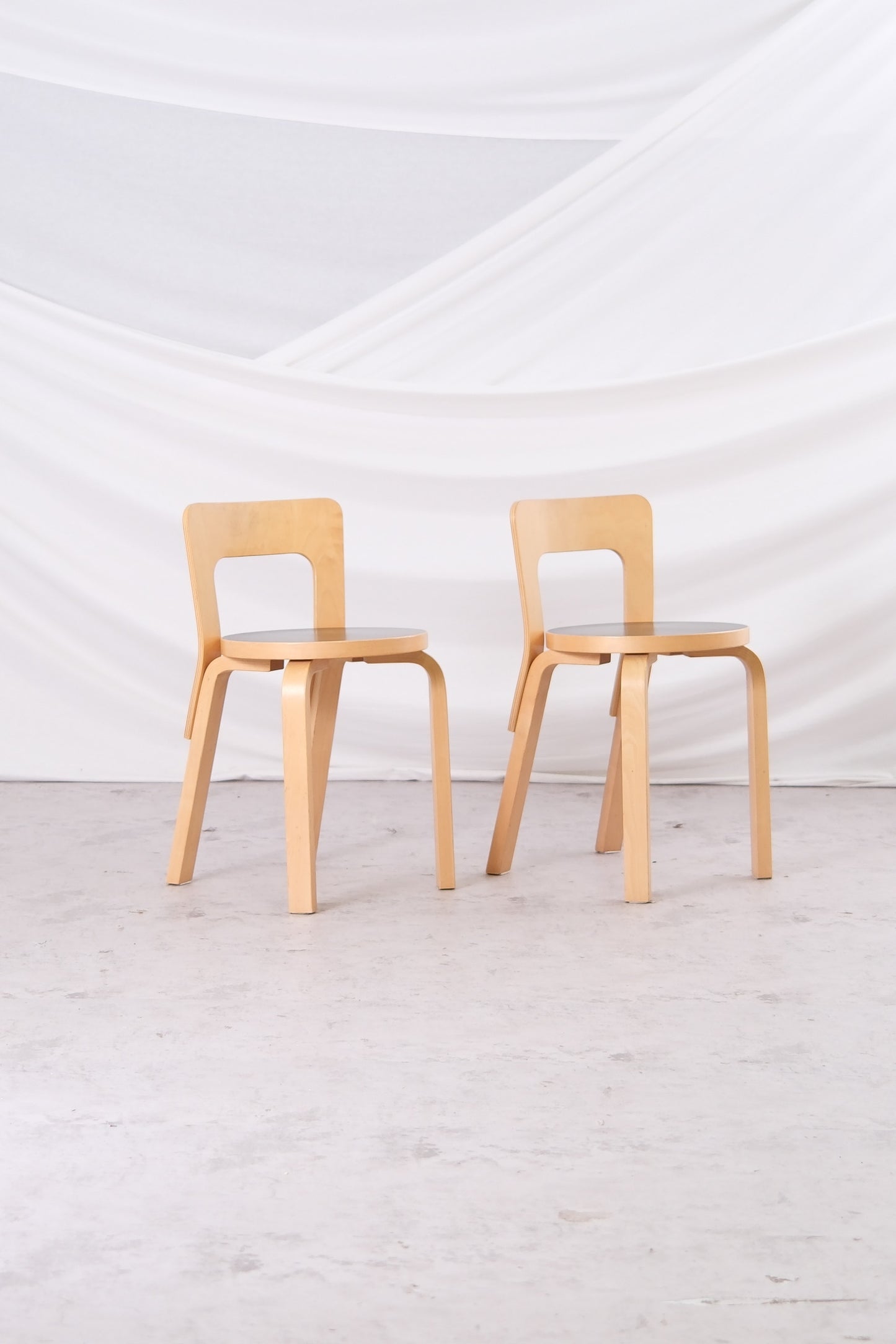 Artek 65 chairs by Alvar Aalto in birch with black linoleum seat, Finnish design dining chairs, modern Scandinavian bentwood chairs set of two.