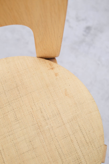 Alvar Aalto Set of 4 Artek Chair 65, upholstered in Niinikangas fabric