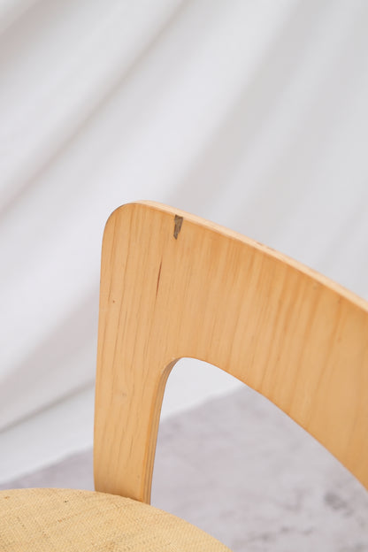 Alvar Aalto Set of 4 Artek Chair 65, upholstered in Niinikangas fabric