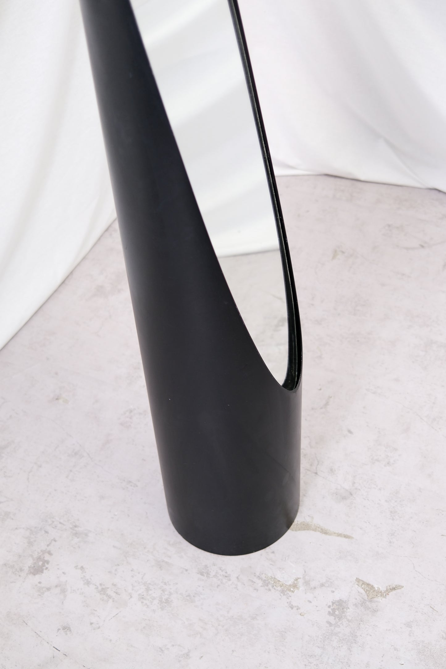 Rodolfo Bonetto의 Unghia "립스틱" 거울 – 1980년대 이탈리아 포스트모던 디자인