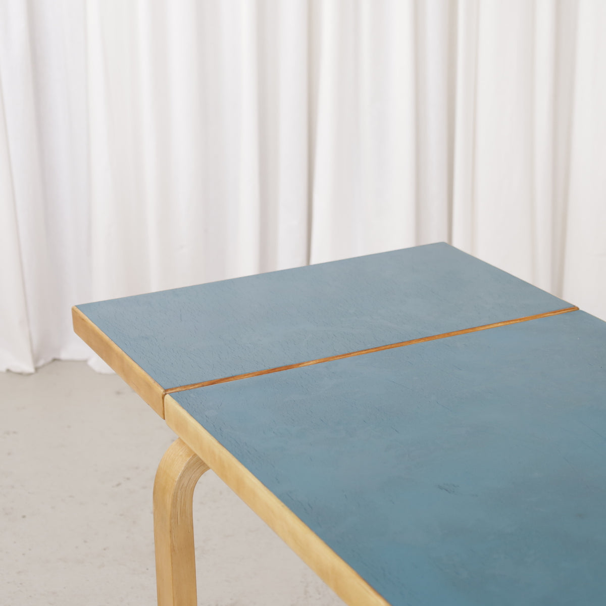 Petrol blue linoleum surface with visible crazing on DL82 table