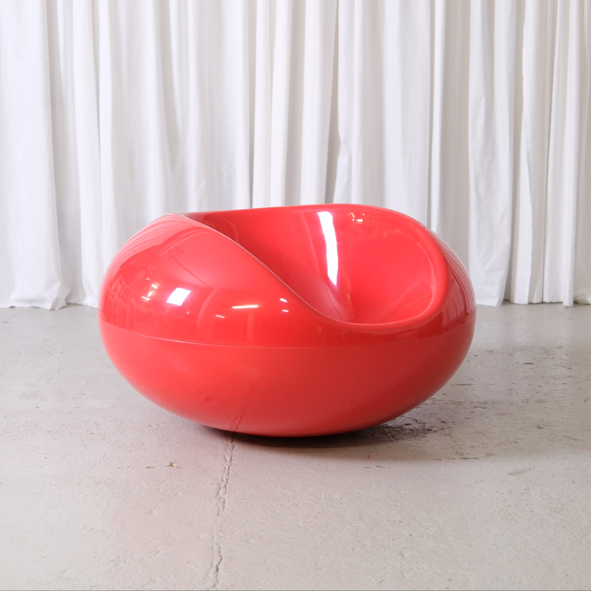 Eero Aarnio Pastilli Chair in Red – Pino Interiors