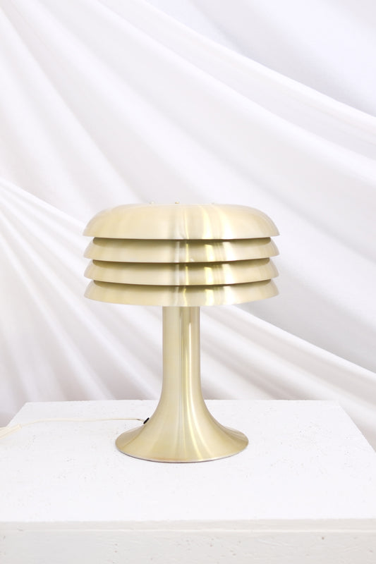 Vintage Hans-Agne Jakobsson BN-26 wall lamp in solid brass. Warm light, Swedish design classic. Worldwide shipping, Finland delivery available.