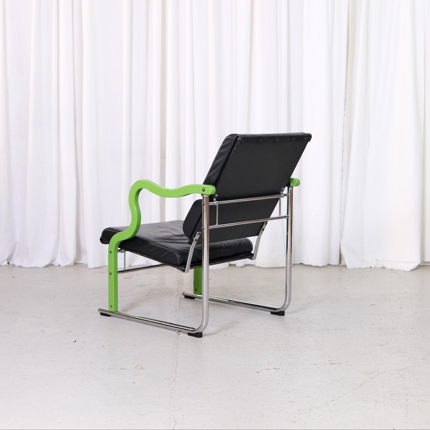 Yrjö Kukkapuro Experiment Lounge Chair in Black Leather and Green Armrests